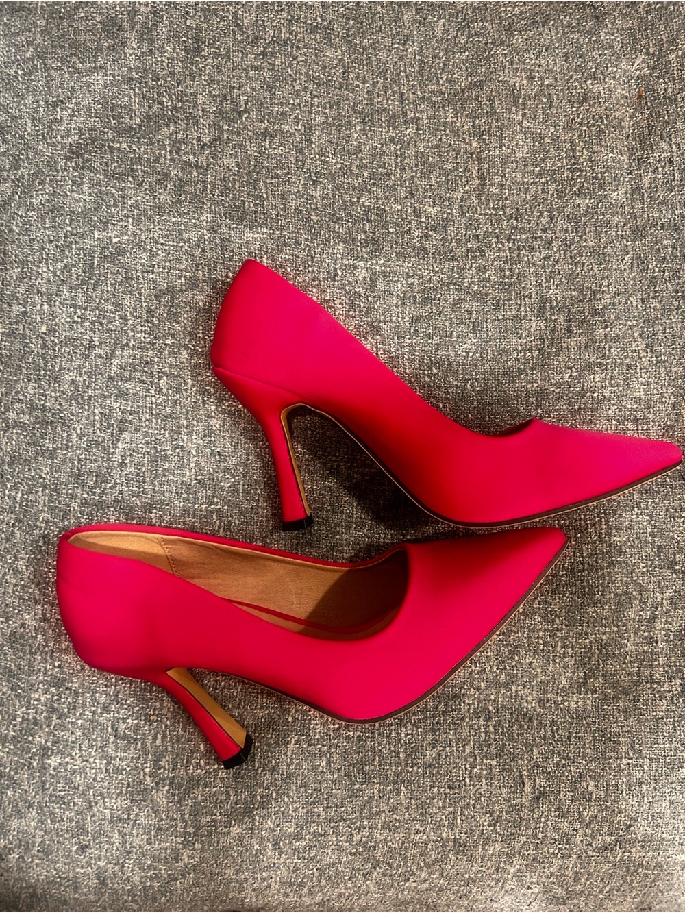 Fushia Pointed-Toe Women’s Pumps